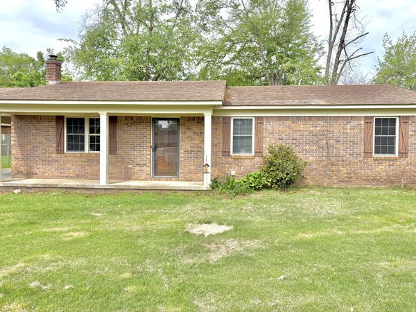 209 Meadow Ln., New Albany, MS 38652
