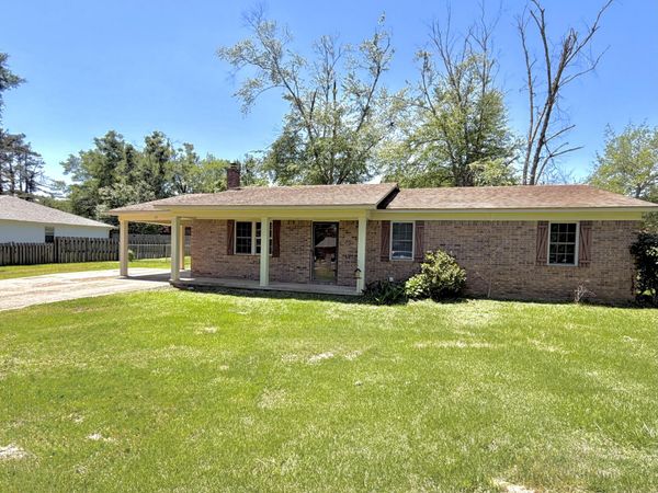 209 Meadow Ln., New Albany, MS 38652
