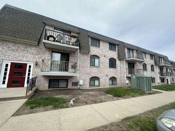 40 High St, Unit 305, Dedham, MA 02026