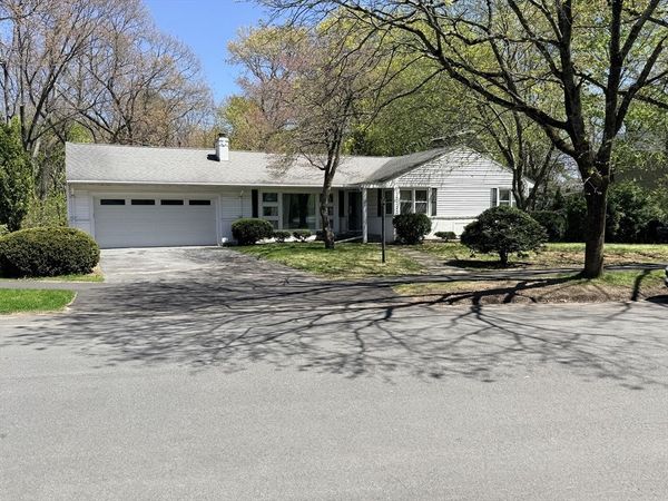 28 Robinhood Rd, Natick, MA 01760
