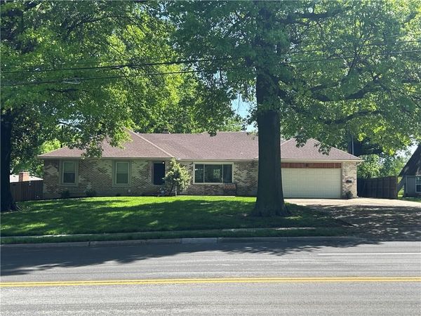 5313 Nieman Road, Shawnee, KS 66203