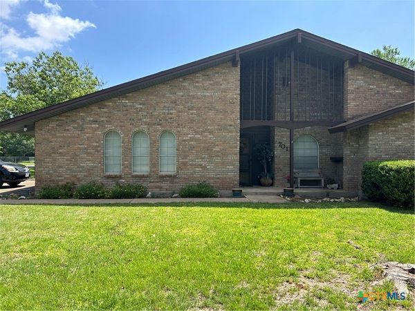 701 Golf Course Road, Gatesville, TX 76528