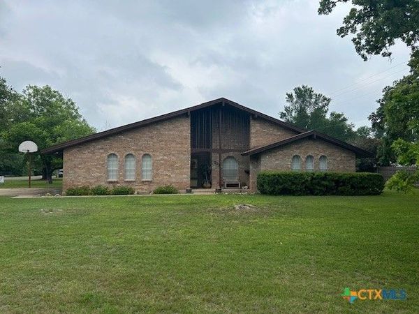 701 Golf Course Road, Gatesville, TX 76528