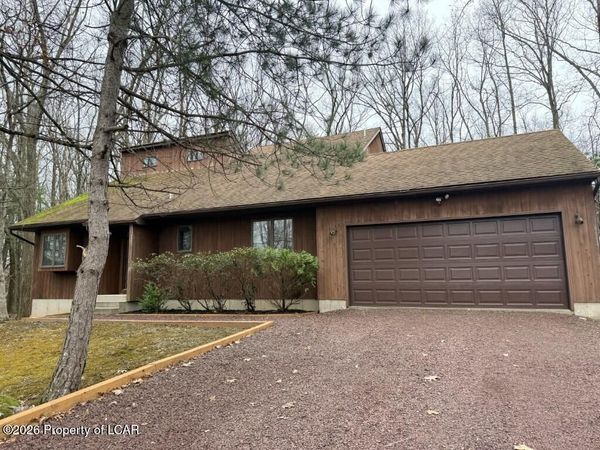 441 Laurel Lakes Drive, Mountain Top, PA 18707