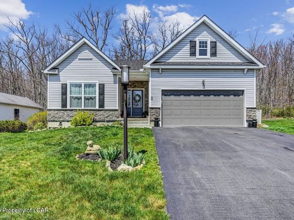 642 W Oak Lane, White Haven, PA 18661
