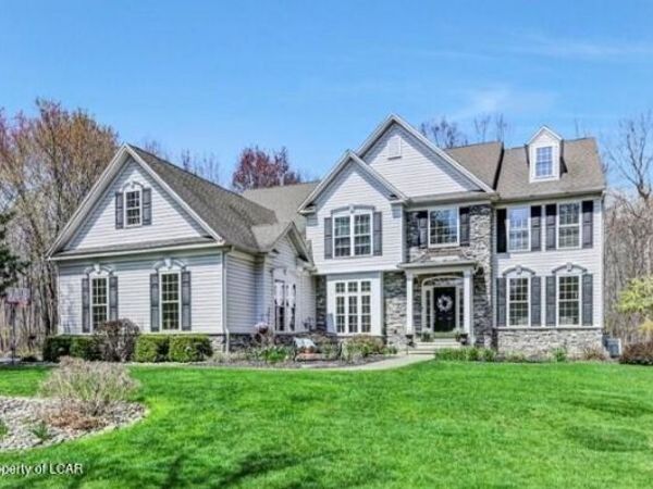 37 Waterman Drive, Mountain Top, PA 18707