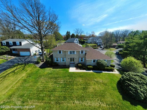 13 Fairfield Drive, Laflin, PA 18702