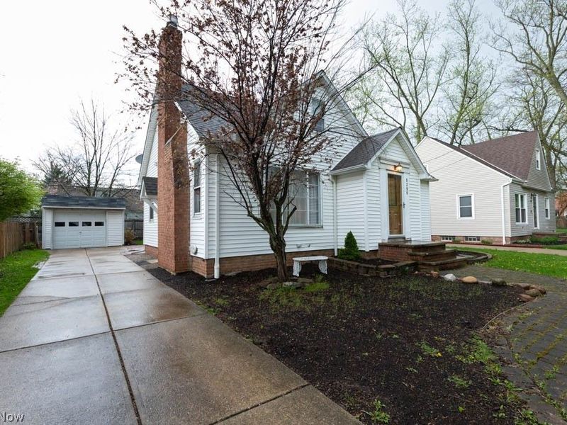 5255 Haverford Drive, Lyndhurst, OH 44124 Photo 2