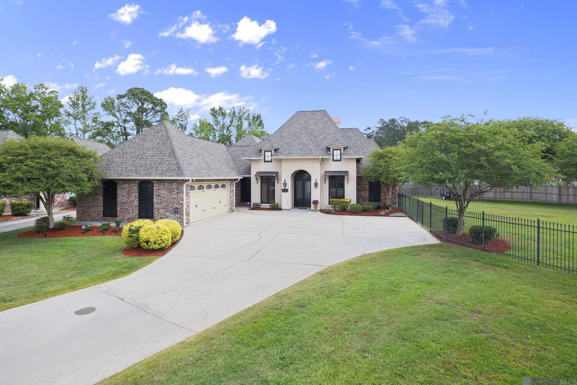 17747 E Purple Martin Ct, Baton Rouge, LA 70816 Main Photo