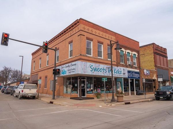 2 E Main STREET, NEW HAMPTON, IA 50659