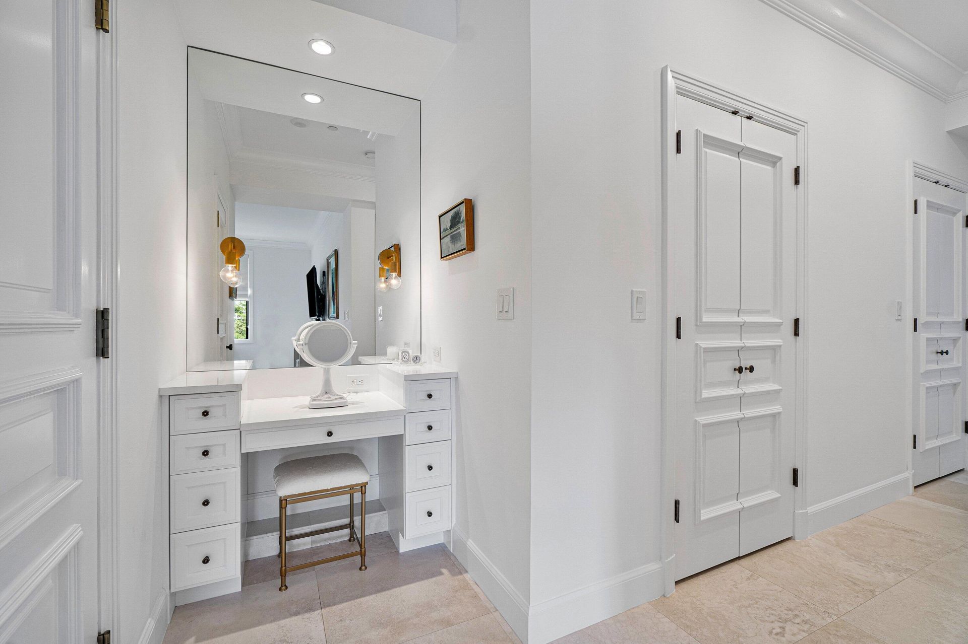 150 Bradley Place, Unit 203, Palm Beach, FL 33480 Photo