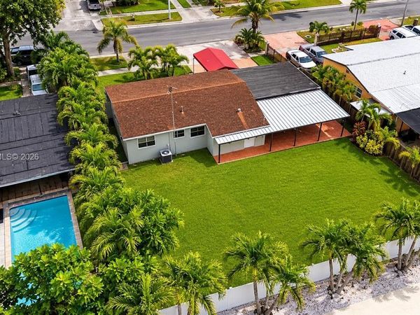 687 W 39th Pl, Hialeah, FL 33012