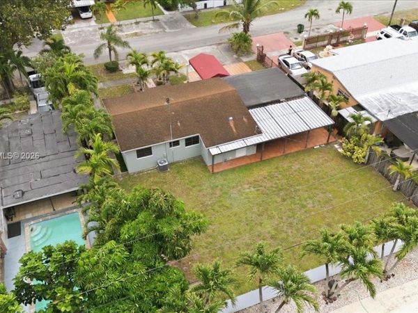 687 W 39th Pl , Hialeah, FL 33012