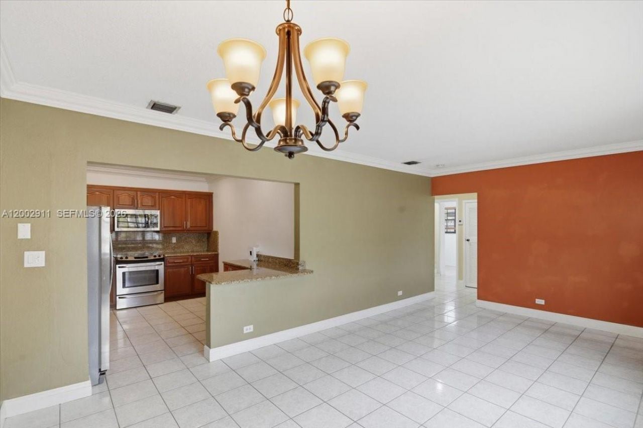 687 W 39th Pl, Hialeah, FL 33012 Photo