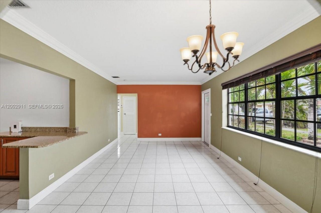 687 W 39th Pl, Hialeah, FL 33012 Photo