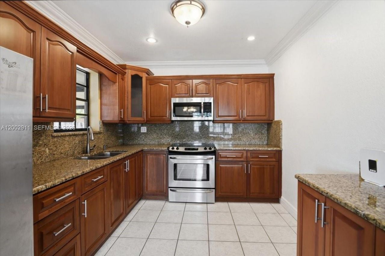 687 W 39th Pl, Hialeah, FL 33012 Photo