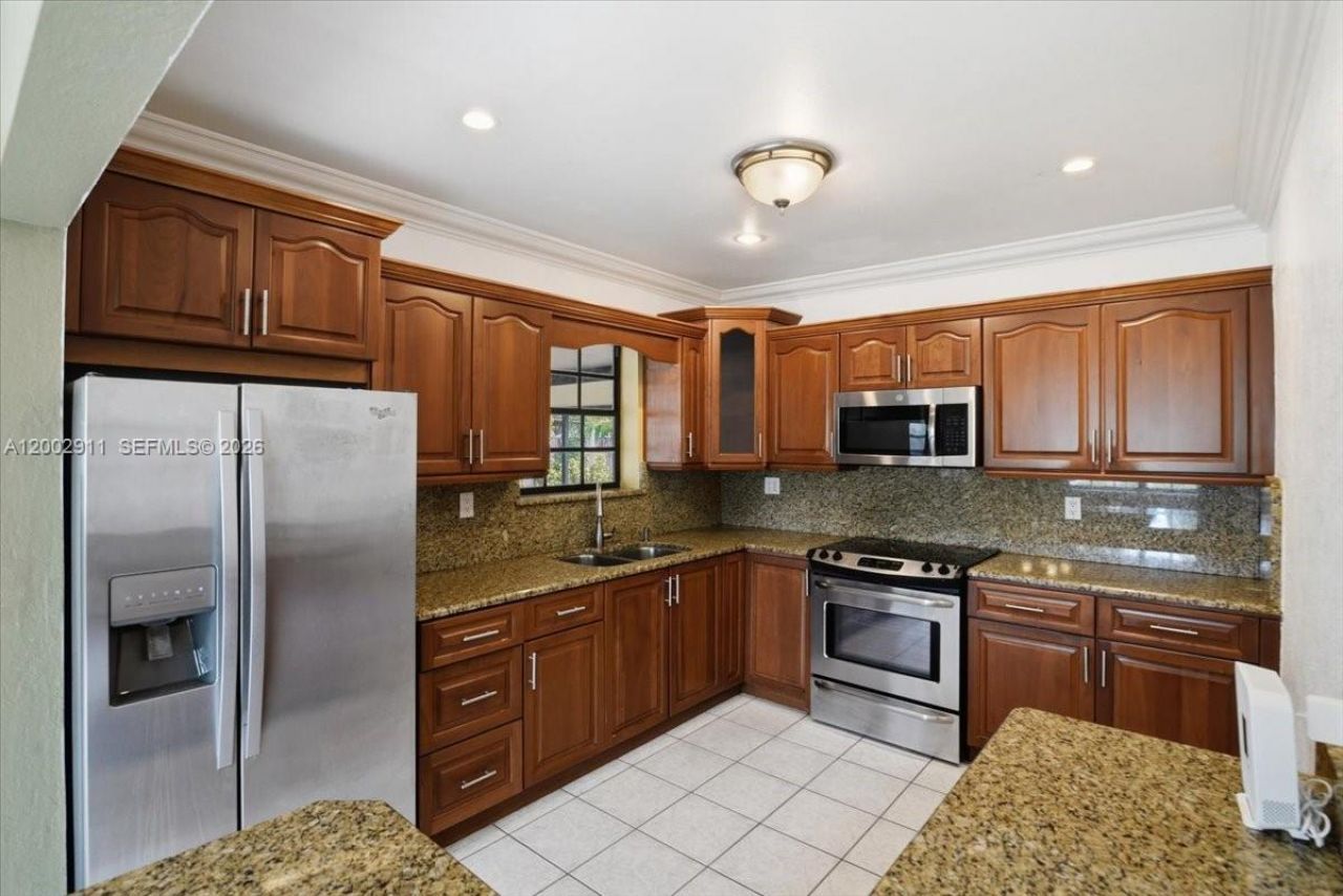 687 W 39th Pl, Hialeah, FL 33012 Photo