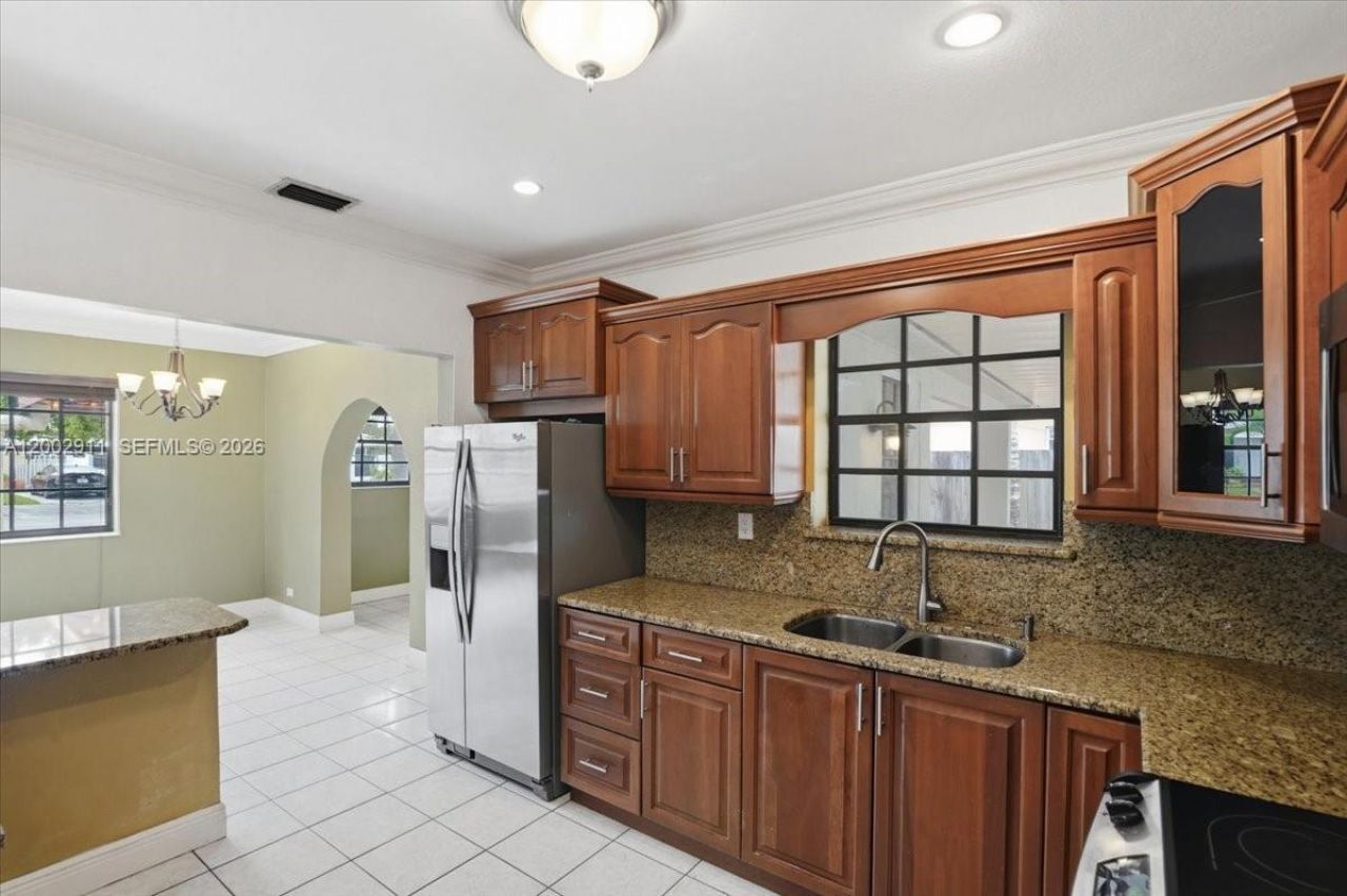 687 W 39th Pl, Hialeah, FL 33012 Photo