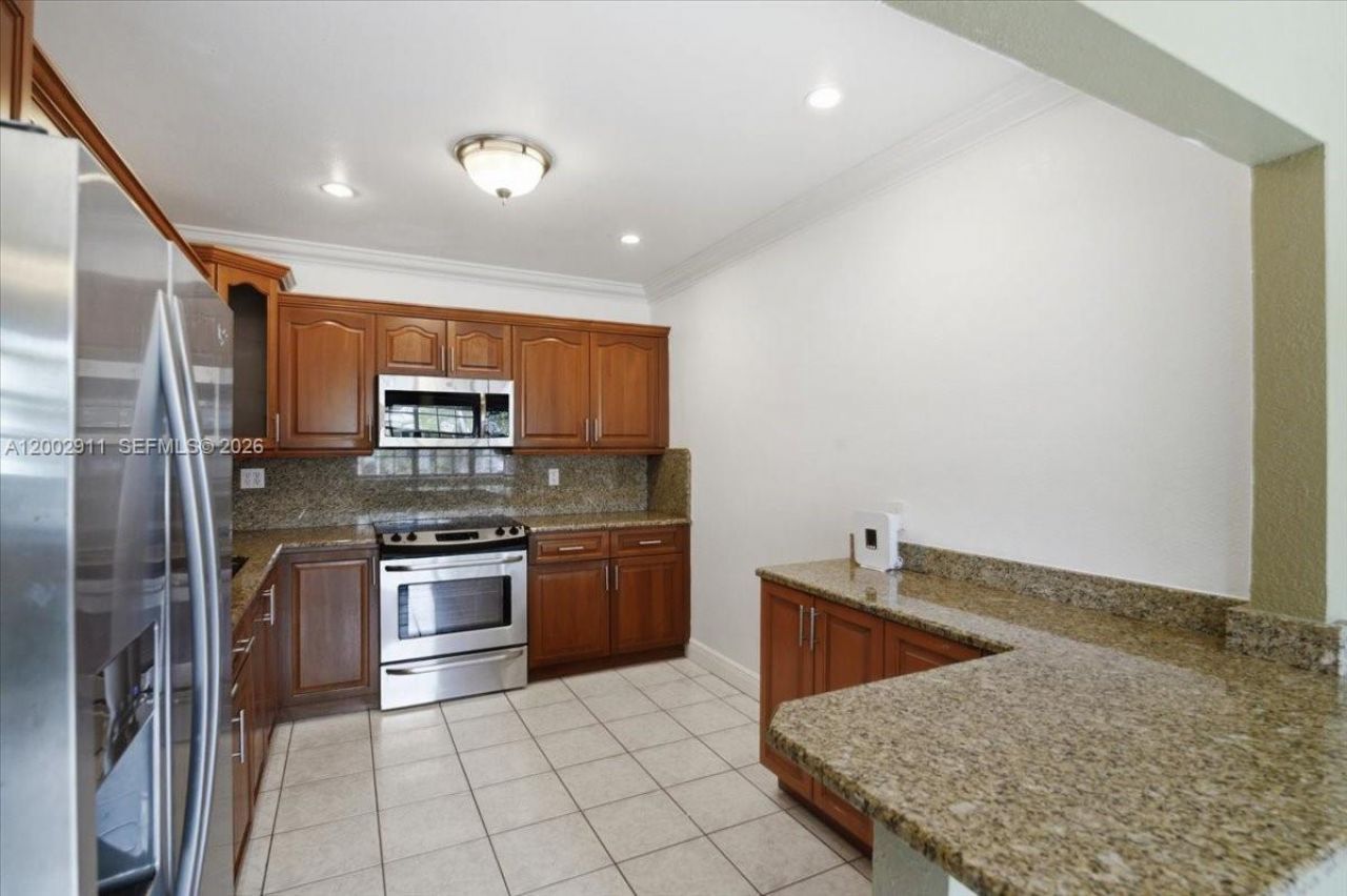 687 W 39th Pl, Hialeah, FL 33012 Photo