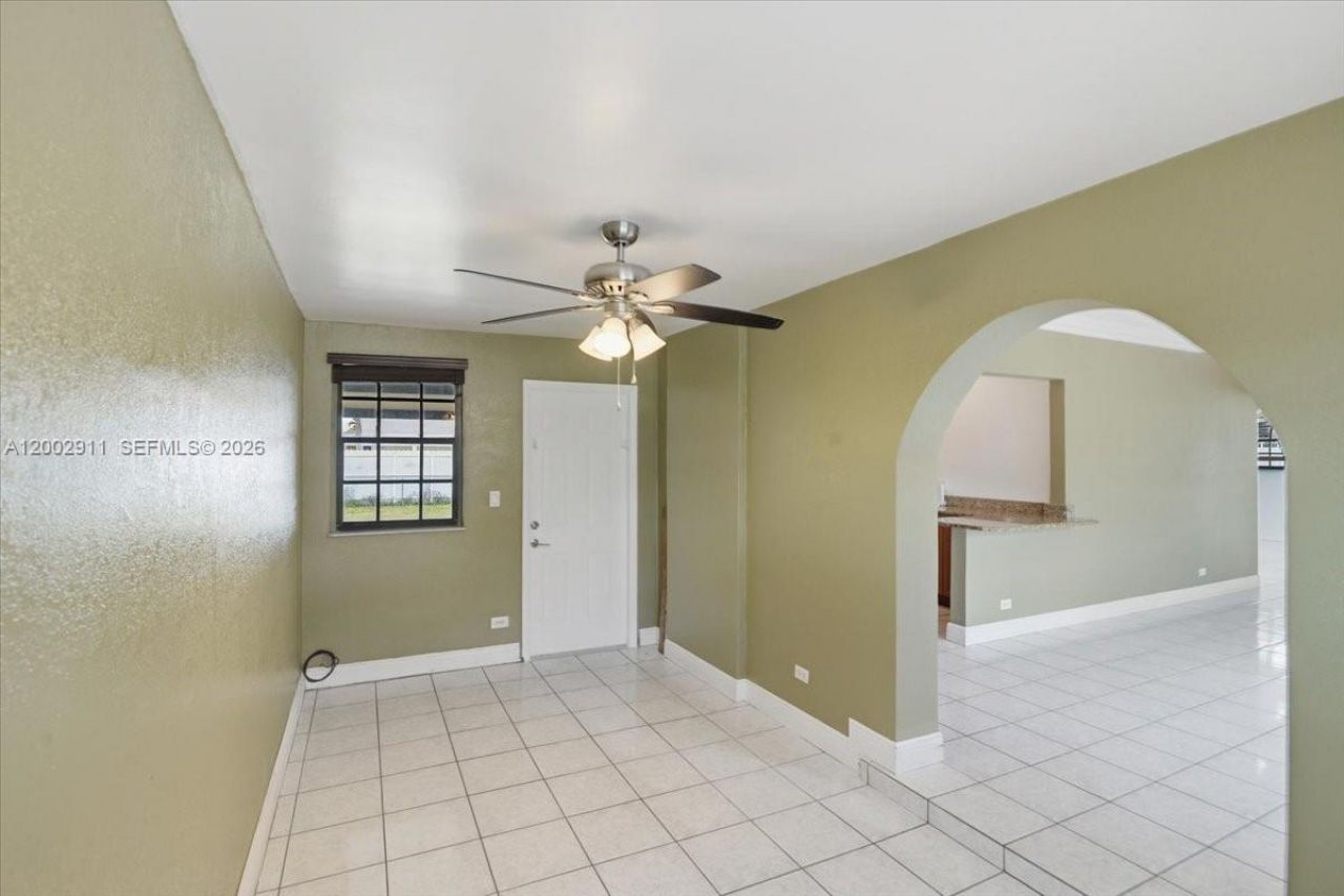 687 W 39th Pl, Hialeah, FL 33012 Photo