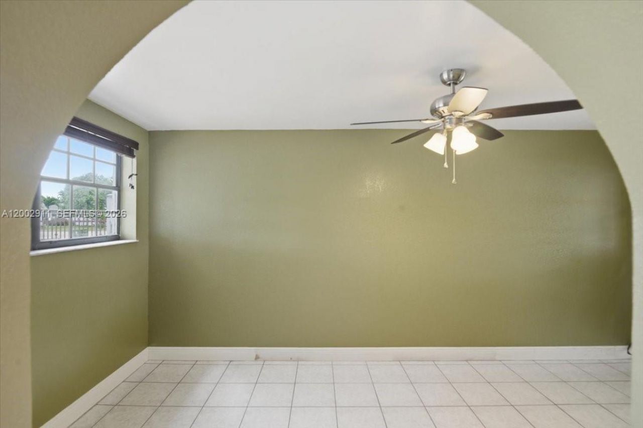 687 W 39th Pl, Hialeah, FL 33012 Photo