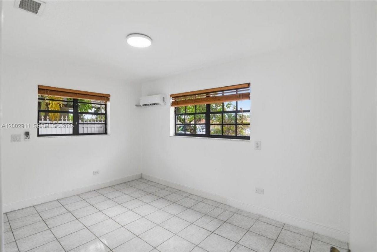 687 W 39th Pl, Hialeah, FL 33012 Photo