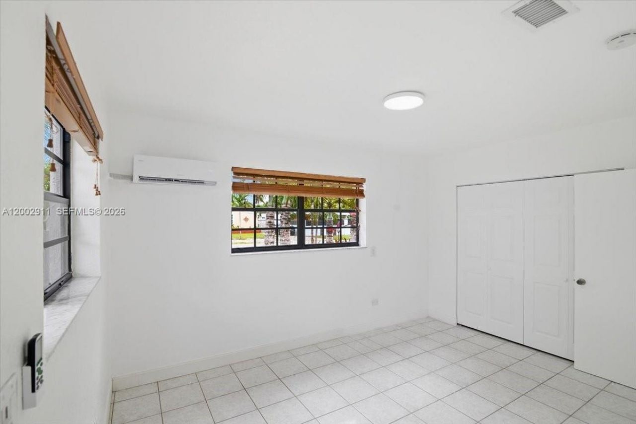687 W 39th Pl, Hialeah, FL 33012 Photo