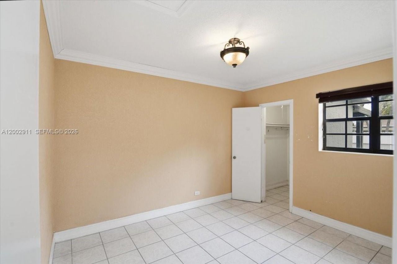 687 W 39th Pl, Hialeah, FL 33012 Photo