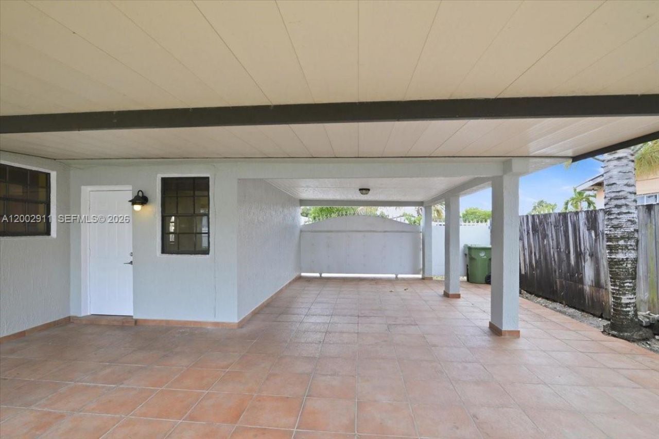 687 W 39th Pl, Hialeah, FL 33012 Photo