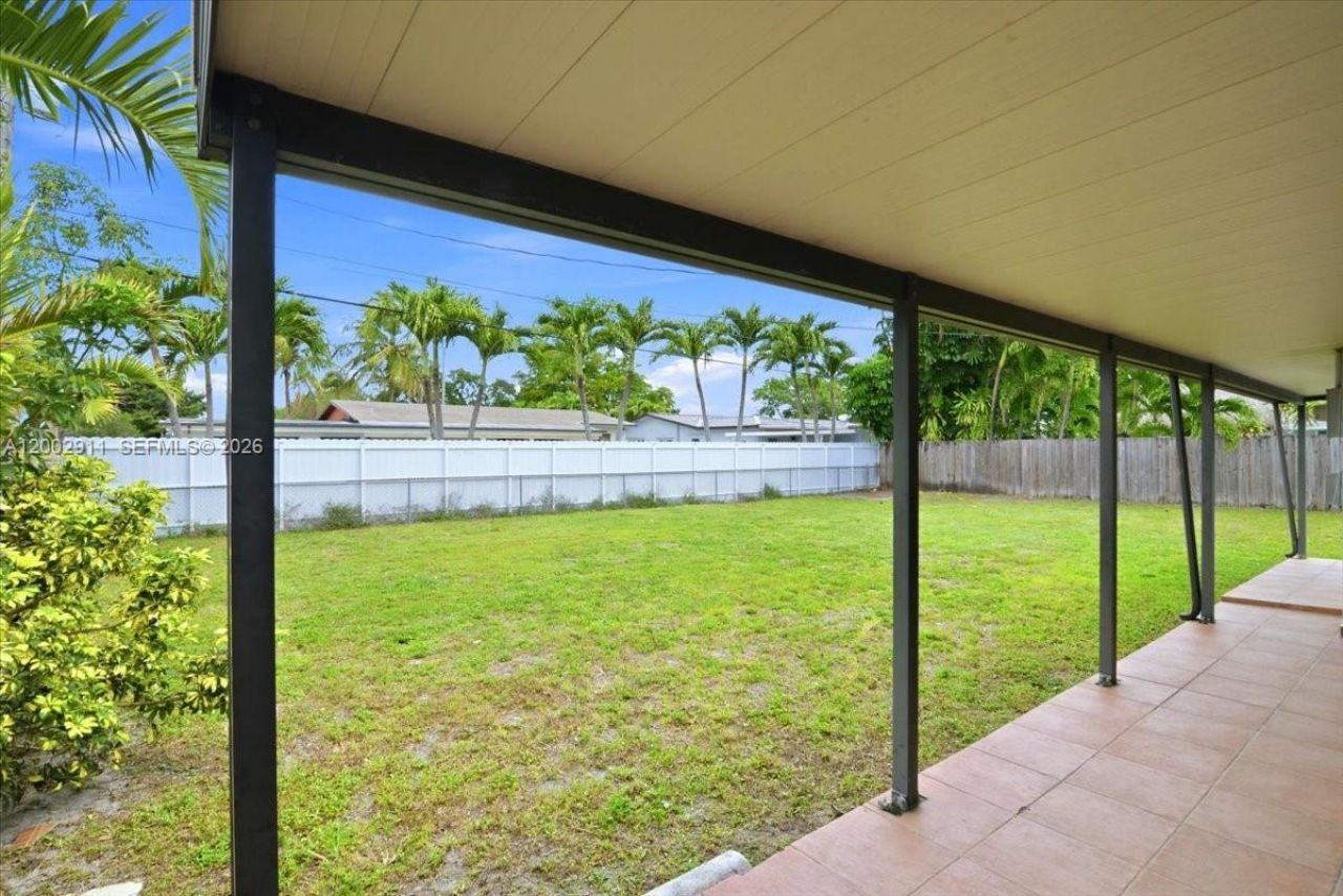 687 W 39th Pl, Hialeah, FL 33012 Photo