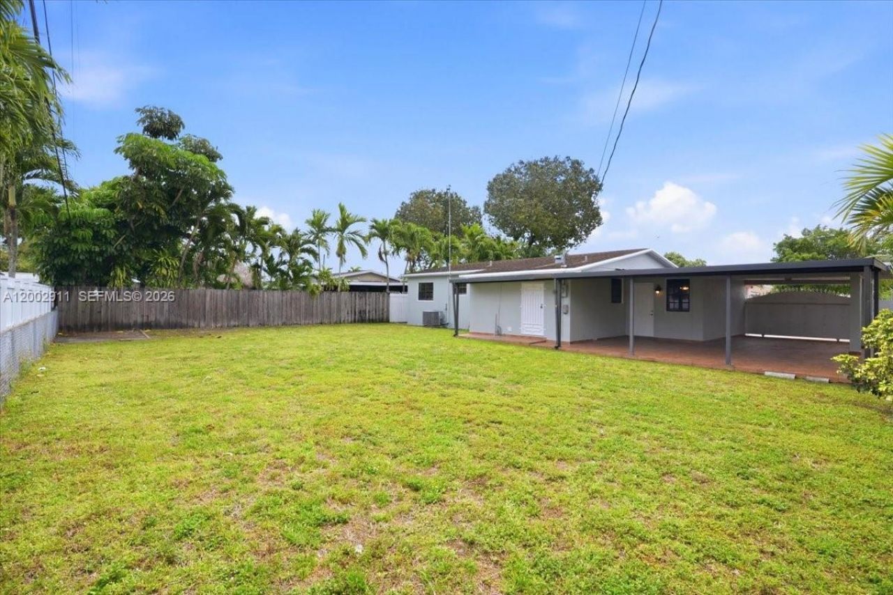 687 W 39th Pl, Hialeah, FL 33012 Photo