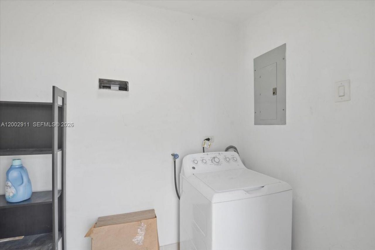 687 W 39th Pl, Hialeah, FL 33012 Photo