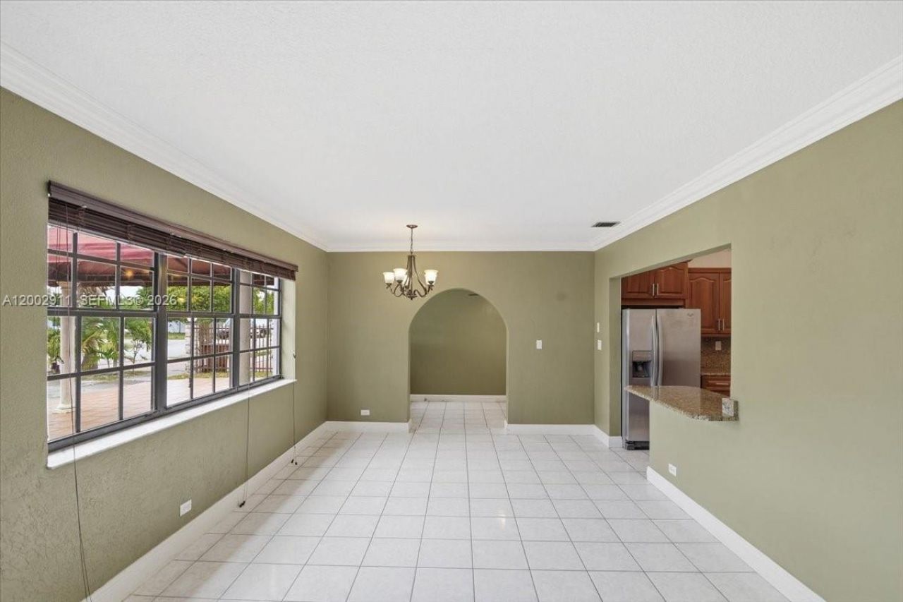 687 W 39th Pl, Hialeah, FL 33012 Photo