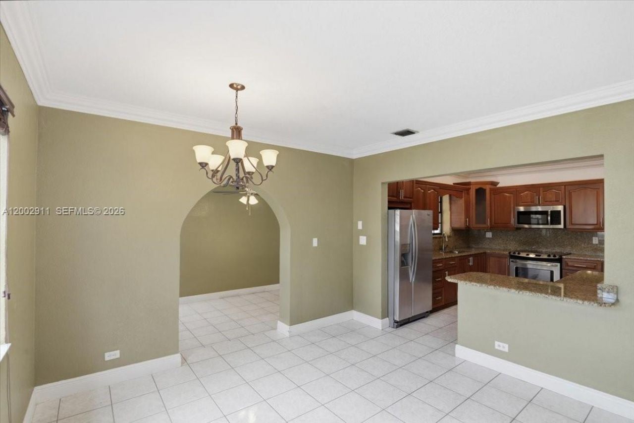 687 W 39th Pl, Hialeah, FL 33012 Photo