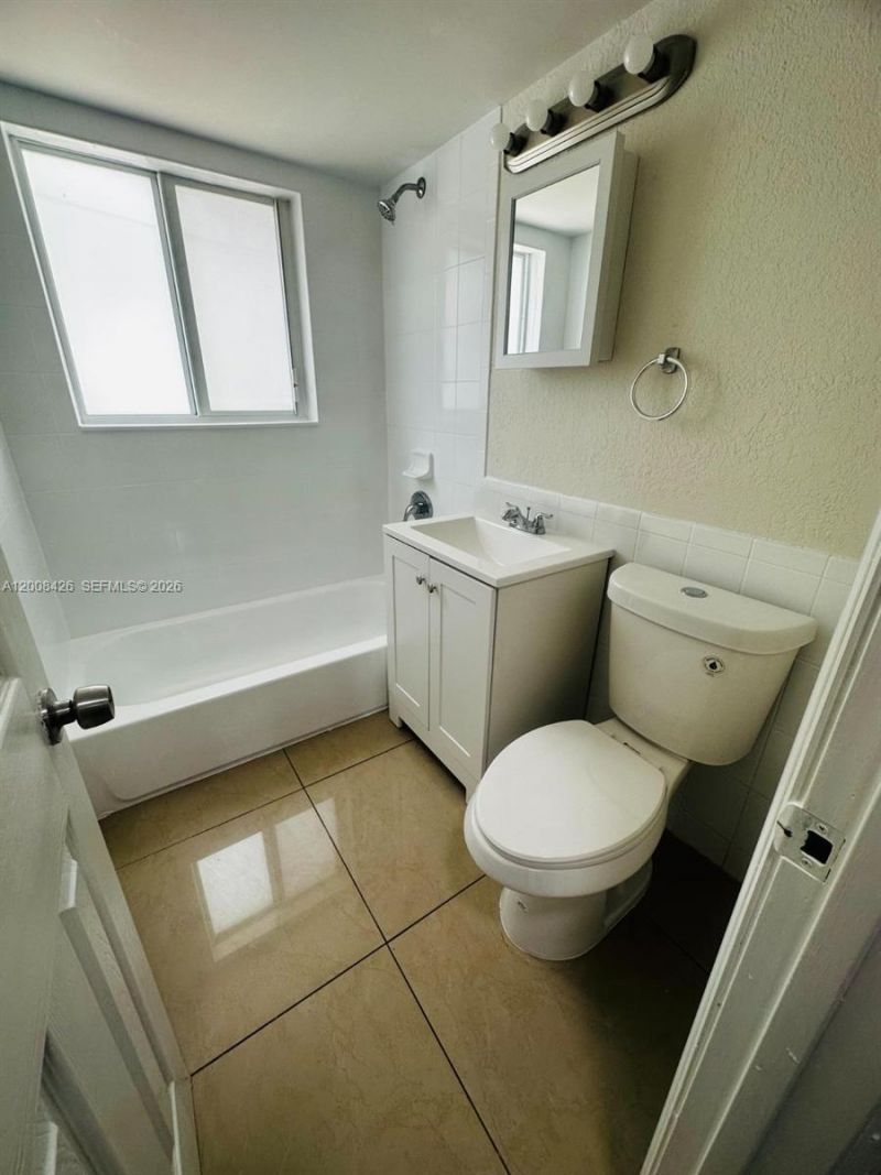 2401 SW 22nd St, Unit 7, Miami, FL 33145 Photo