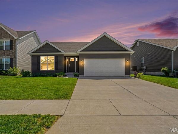 906 Palisades Circle, St Charles, MO 63301