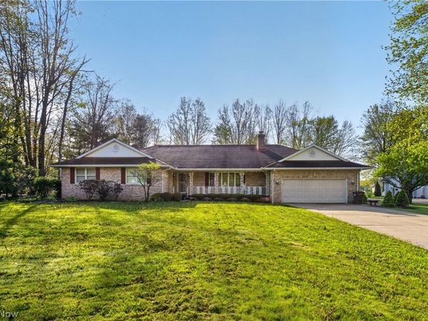 5144 Old Colony Road NW, Warren, OH 44481