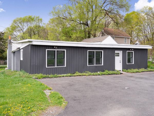 637 Violet Avenue , Hyde Park, NY 12538