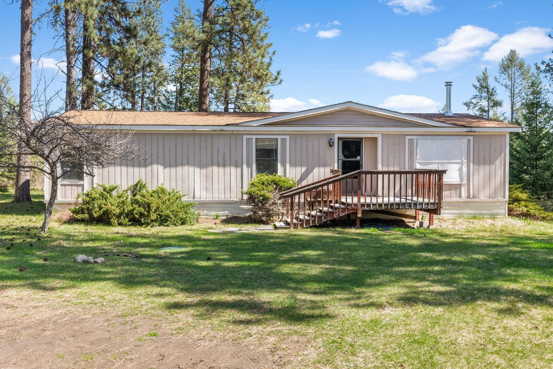 27220 N Milan Rd, Chattaroy, WA 99003 Main Photo