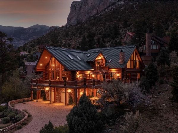 276 Seven Dwarfs Road , Las Vegas, NV 89124