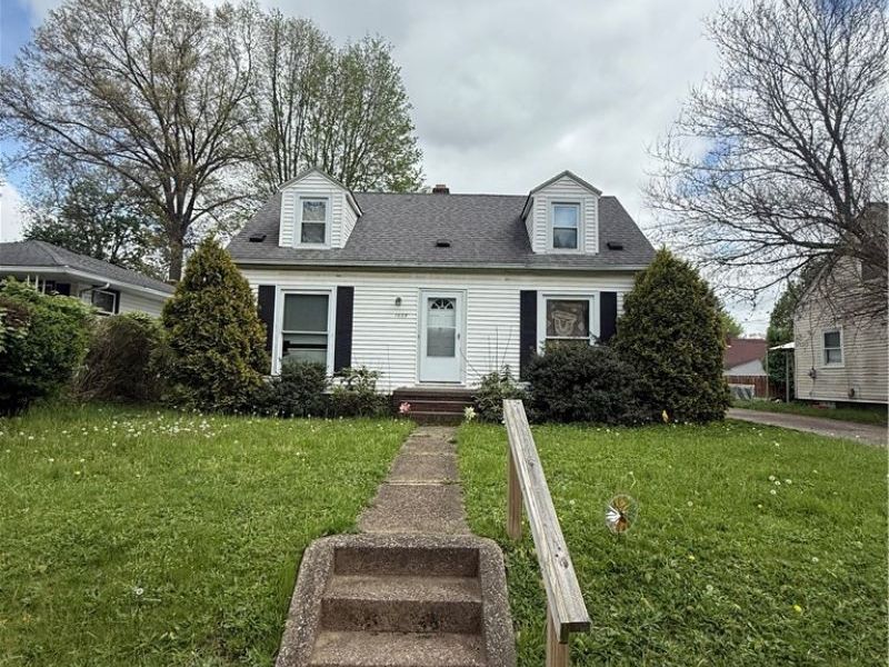 1055 Frederick Boulevard, Akron, OH 44320 Photo 2