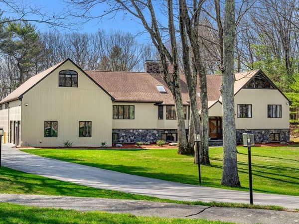 31 Upton Hills Ln, Middleton, MA 01949