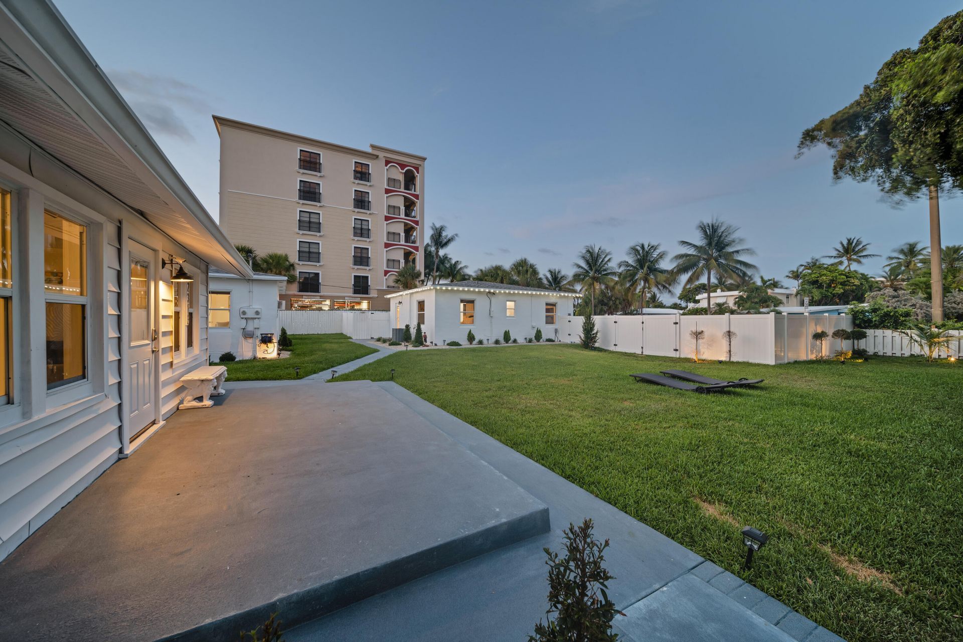 2317 N Ocean Boulevard, Fort Lauderdale, FL 33305 Photo