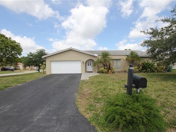 1122 NW 82nd Avenue, Coral Springs, FL 33071