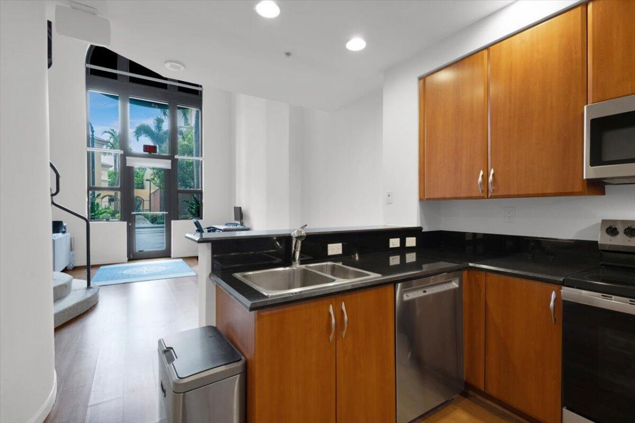 801 S Olive Avenue, Unit 105, West Palm Beach, FL 33401 Photo