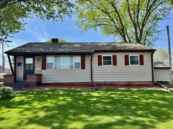 15 School Lane , Goose Lake, IA 52750