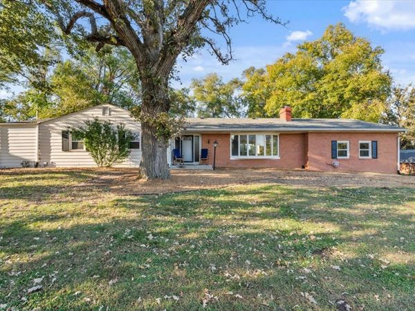 8210 Ridgewood Road , Rock Island, IL 61201