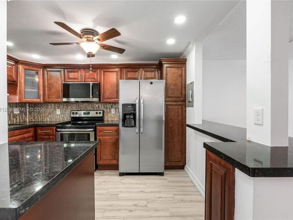 711 S Hollybrook Dr, Unit 209, Pembroke Pines, FL 33025