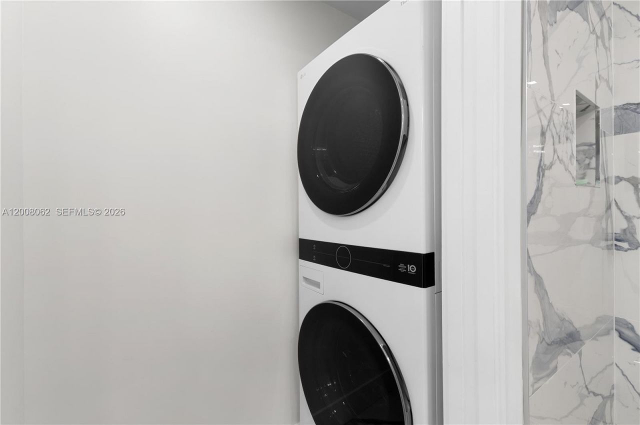 345 Ocean Dr, Unit 708, Miami Beach, FL 33139 Photo