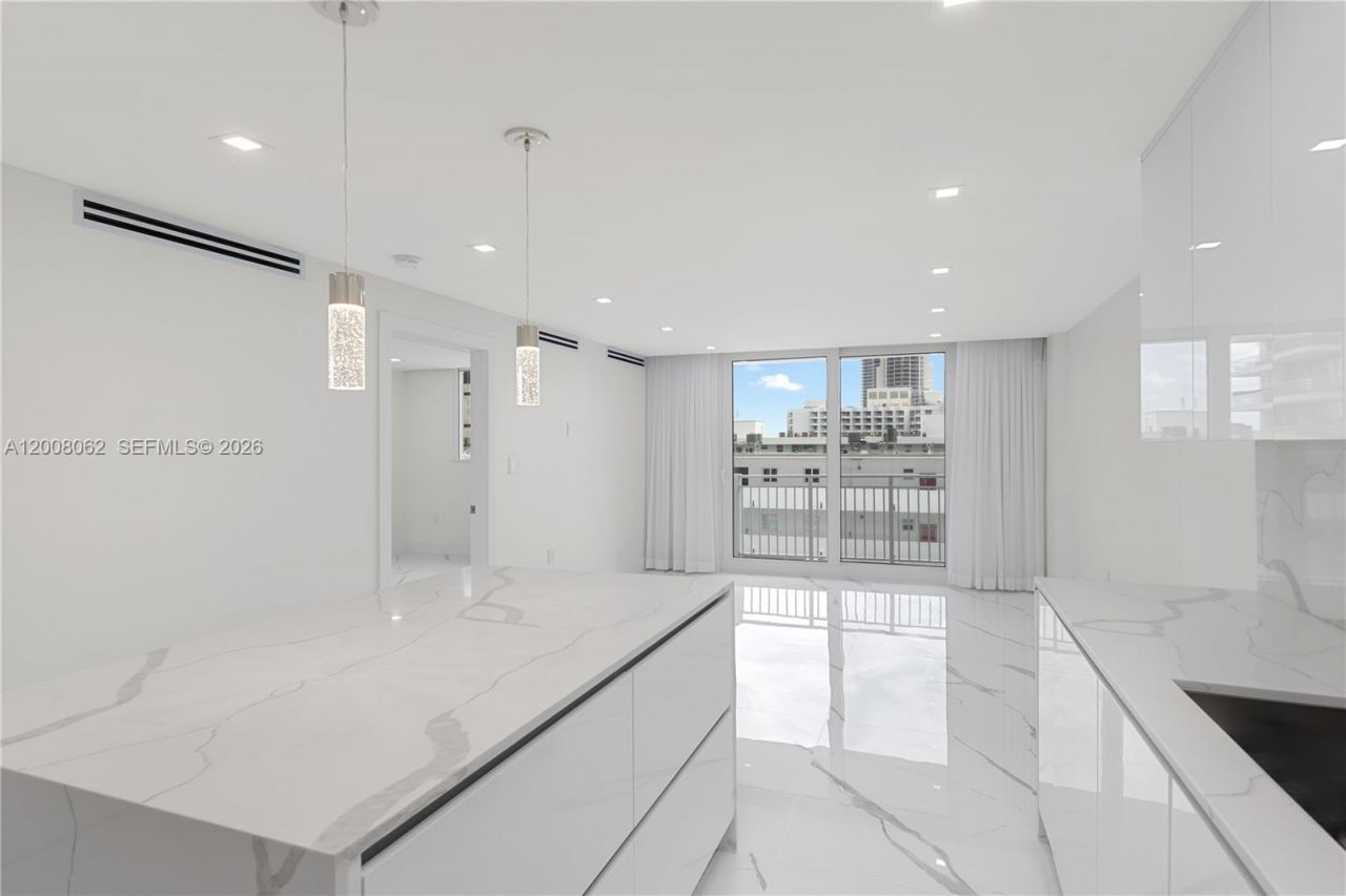 345 Ocean Dr , Unit 708, Miami Beach, FL 33139 Photo